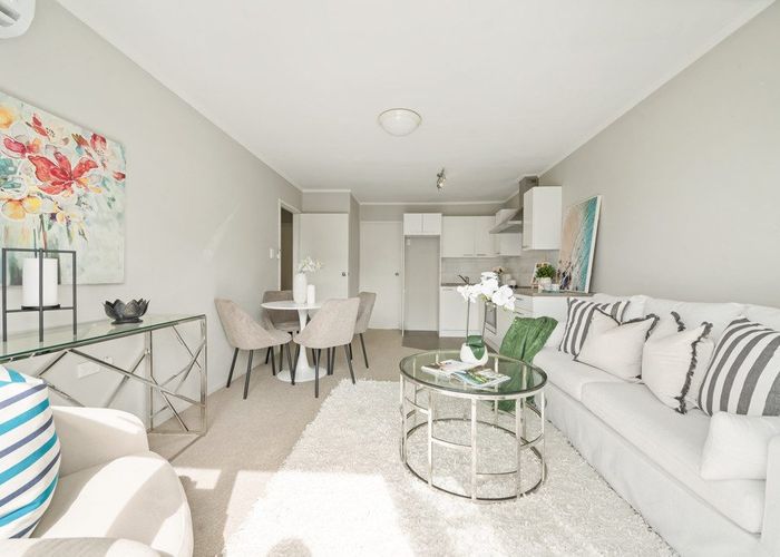  at 2/40 Rutland Road, Mount Wellington, Auckland