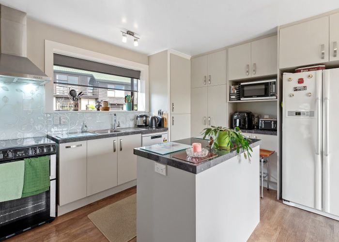  at 32 Martbern Crescent, Bishopdale, Christchurch City, Canterbury