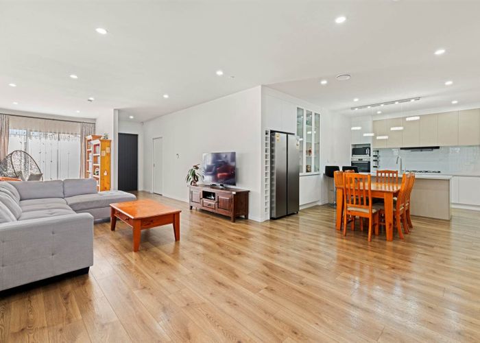  at 98 Thomas Road, Flat Bush, Manukau City, Auckland