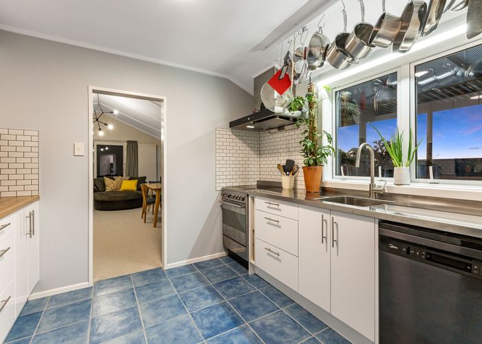  at 2/11 Mervyn Place, Plimmerton, Porirua, Wellington
