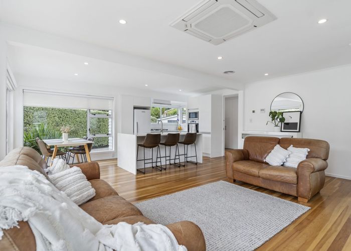  at 27 Kelvyn Grove, Hill Park, Manukau City, Auckland