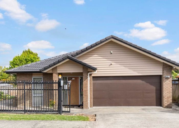  at 6 Jezero Drive, Massey, Auckland