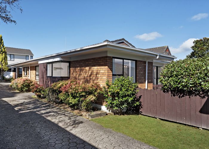  at 2/10 Bolton Street, Blockhouse Bay, Auckland City, Auckland