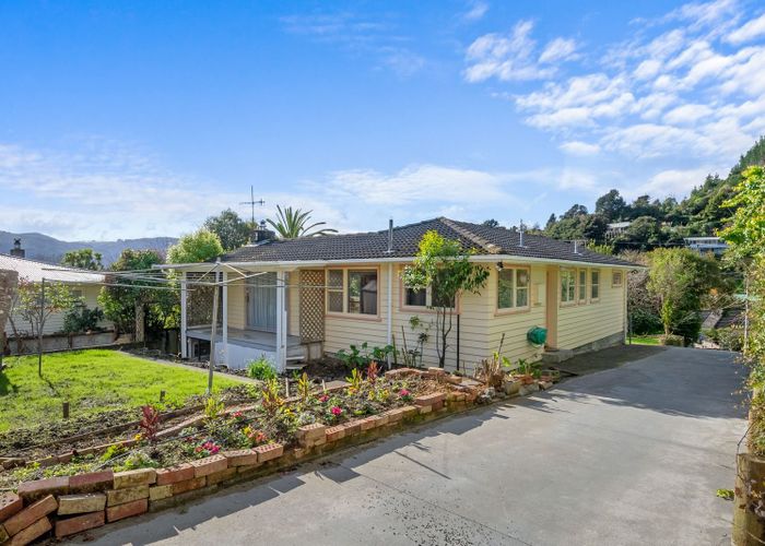  at 18 Forest Road, Pinehaven, Upper Hutt