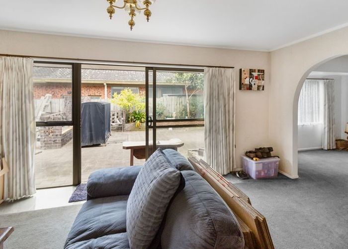  at 2/164 Prince Regent Drive, Half Moon Bay, Manukau City, Auckland