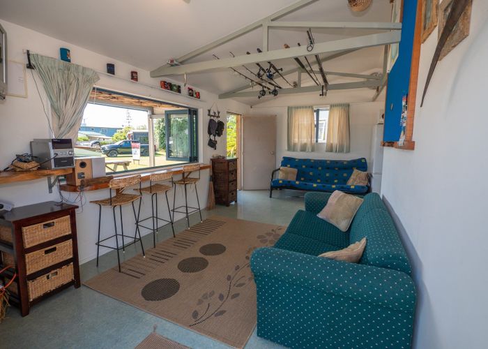  at 20 Peninsula Parade, Hihi