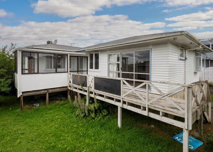  at Henderson, Waitakere City, Auckland