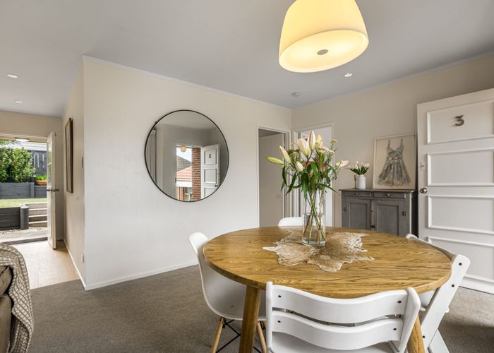  at 3/6 Keys Street, Belmont, Auckland