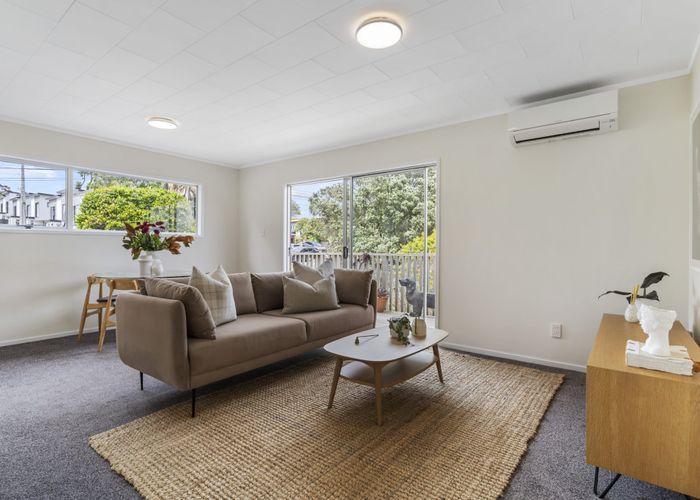  at 2/7 Neptune Avenue, Beach Haven, Auckland