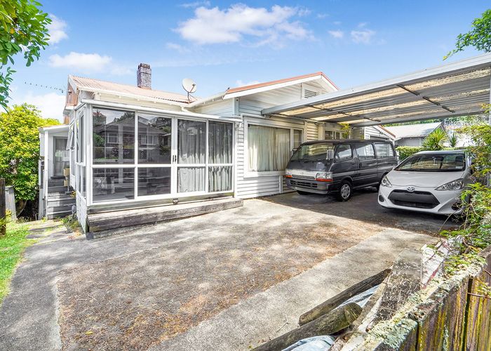  at 1 Hunter Street, Hamilton Lake, Hamilton