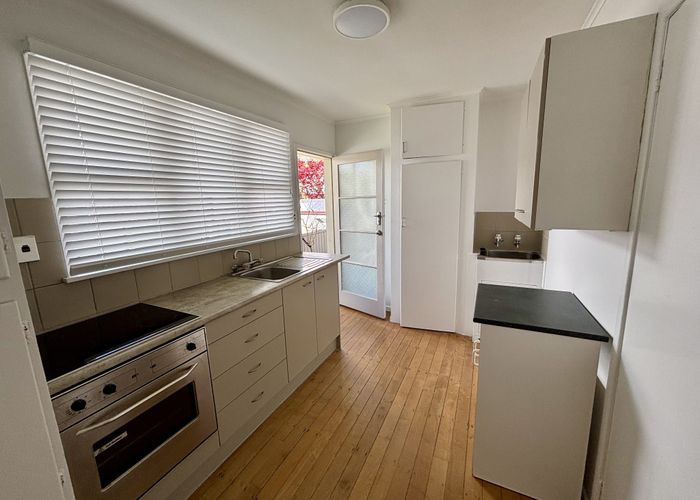  at 1/104 Exmouth Road, Northcote, North Shore City, Auckland