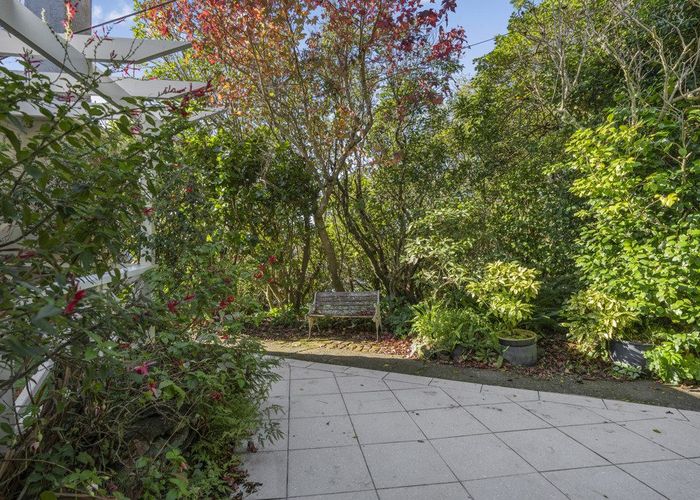  at 12 Dunedin Terrace, Melrose, Wellington