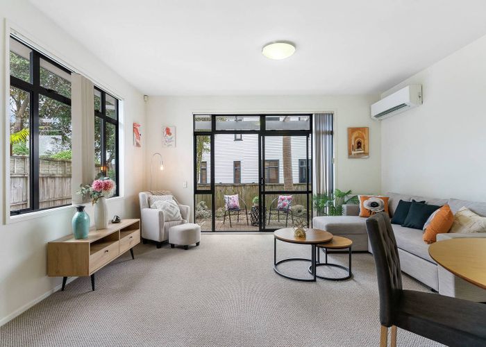  at 118/2 Armoy Drive, Dannemora, Manukau City, Auckland