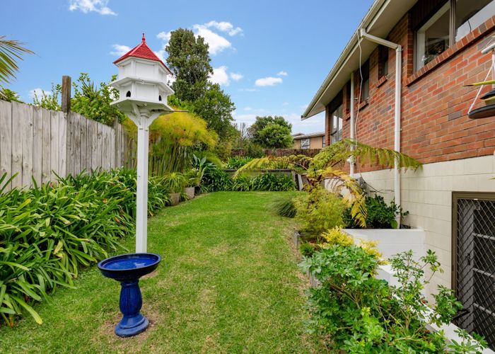  at 2/74 Evelyn Road, Cockle Bay, Manukau