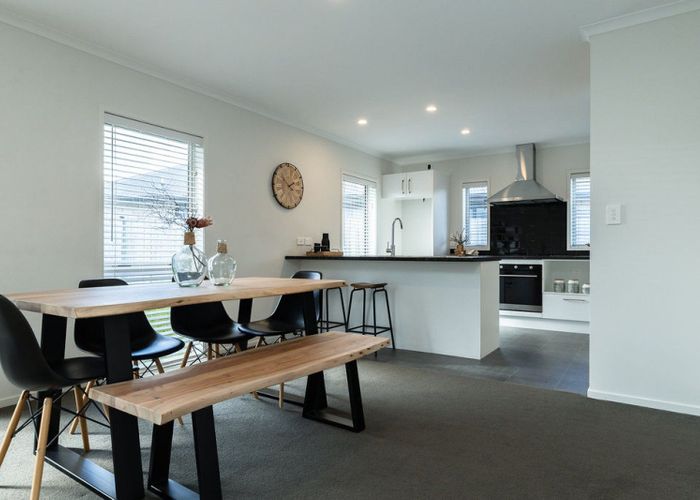  at 10 Oolong Court, Huntington, Hamilton