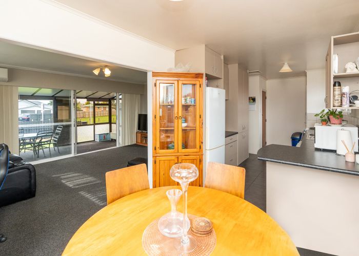  at 65 Deanwell Avenue, Melville, Hamilton