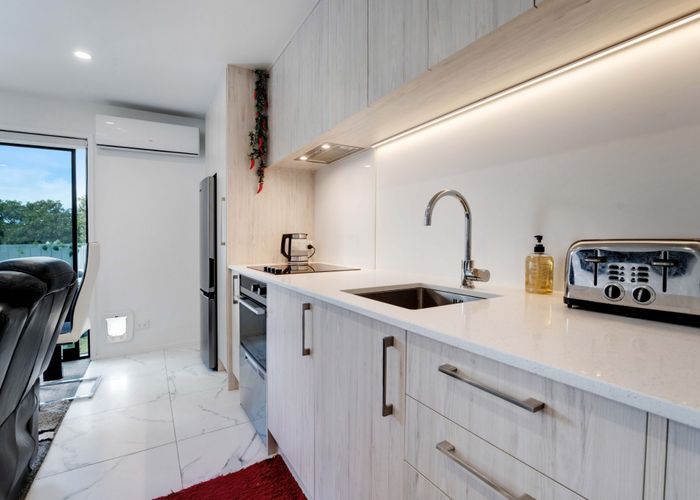  at 3/2 Jadewynn Drive, Massey, Waitakere City, Auckland