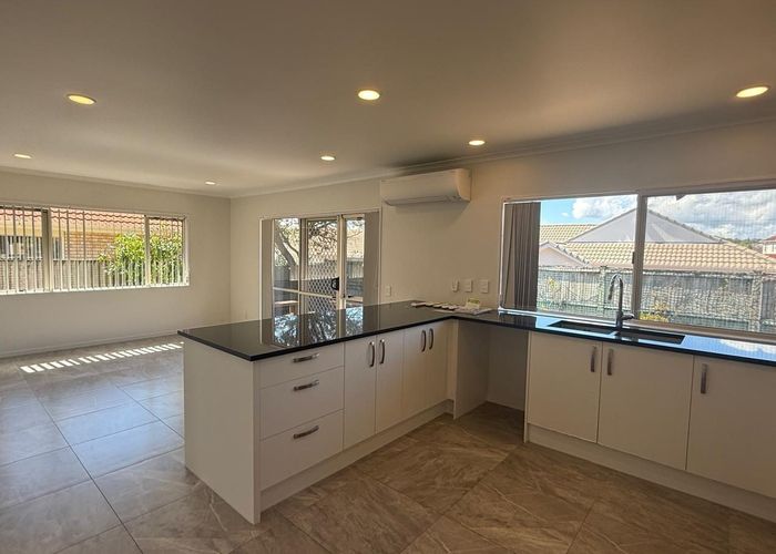  at 186 Botany Rd, Botany Downs, Manukau City, Auckland