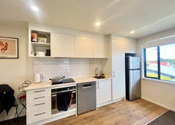  at 10/1 Fruitvale Road, New Lynn, Waitakere City, Auckland