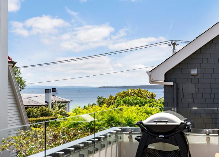  at 2/33 Ronaki Road, Mission Bay, Auckland City, Auckland