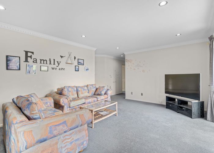  at 29 Leafield Crescent, Henderson, Waitakere City, Auckland