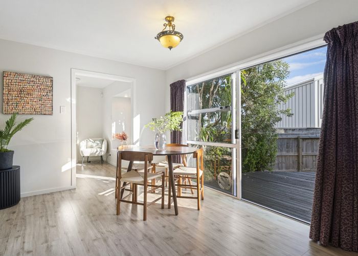  at 2/5 Stanley Ave, Milford, North Shore City, Auckland