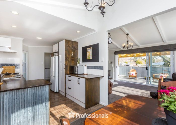  at 90 Norana Road, Timberlea, Upper Hutt