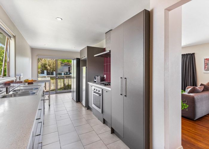  at 27 Longreach Drive, Sunnyvale, Waitakere City, Auckland