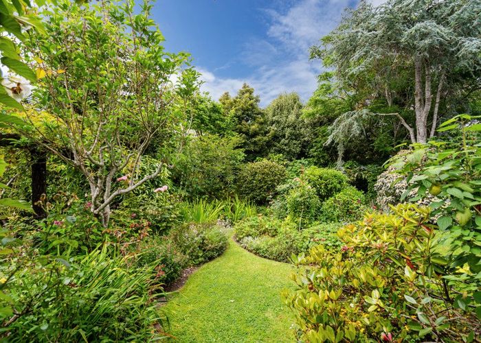  at 265 Lake Road, Belmont, Auckland