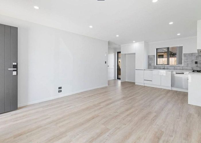  at 8C Kent Road, Manurewa, Manukau City, Auckland