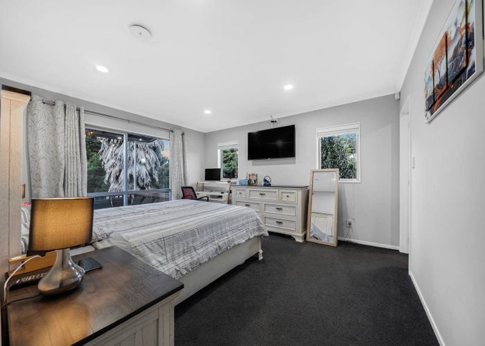  at 33 Bradnor Meadows Drive, Swanson, Waitakere City, Auckland