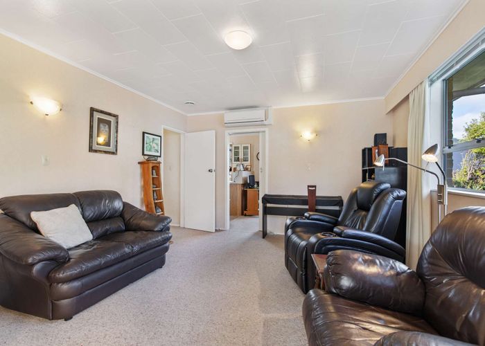 at 2/57 Sunbrae Drive, Silverstream, Upper Hutt
