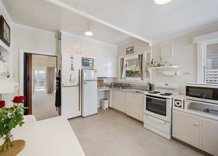  at 1/9 Marine Parade, Eastbourne, Lower Hutt