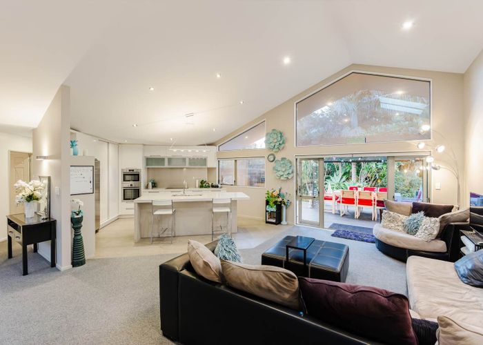  at 18 Oakford Park Crescent, Greenhithe, North Shore City, Auckland
