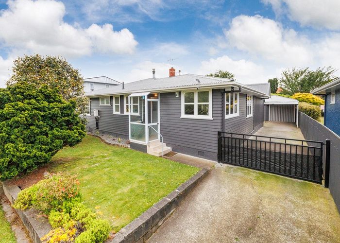  at 8 Parkland Crescent, Terrace End, Palmerston North