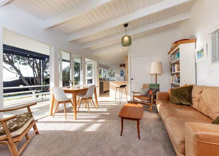  at 115 Piha Road, New Lynn