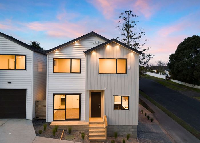  at 2/5 Topliss Drive, Torbay, North Shore City, Auckland