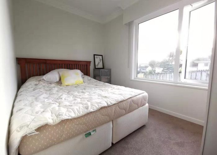  at 2/73 Barrack Road, Mount Wellington, Auckland City, Auckland