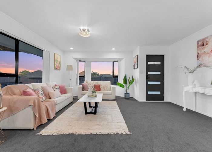  at 8 Glen Osborne Terrace, Flat Bush, Manukau City, Auckland