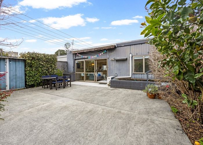  at 2/10 Robert St, Ellerslie, Auckland City, Auckland