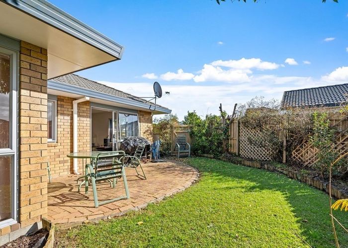  at 32 Heversham Place, Glendene, Waitakere City, Auckland