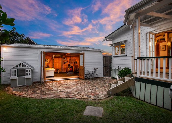  at 27 Lucinda Place, Glen Eden, Auckland