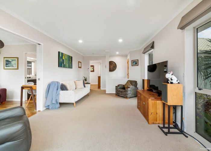  at 5 Palmcrest Grove, Highland Park, Auckland