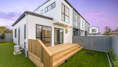  at 7/113 Flanshaw Road, Te Atatu South, Auckland