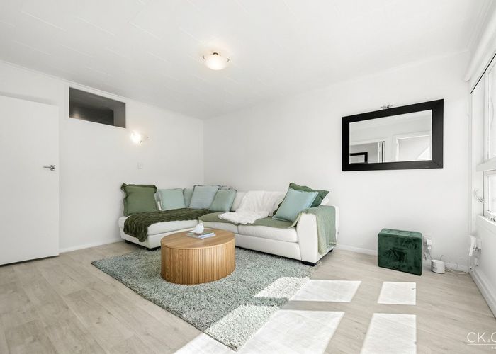  at 2/26 Deller Grove, Silverstream, Upper Hutt, Wellington