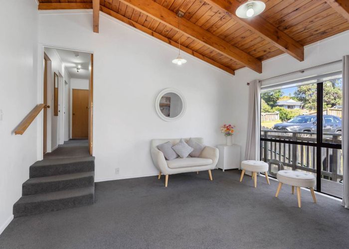  at 2/62 Trias Road, Totara Vale, North Shore City, Auckland