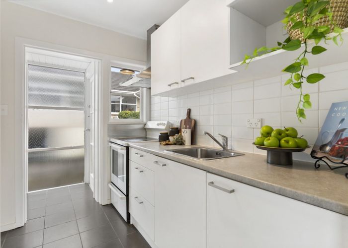  at 3/44 Whytehead Crescent, Kohimarama, Auckland