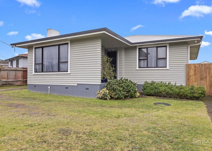  at 8 Omori Place, Castlecliff, Whanganui