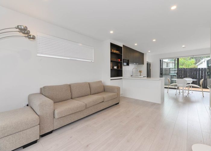  at 4/35 Hogans Road, Glenfield, North Shore City, Auckland