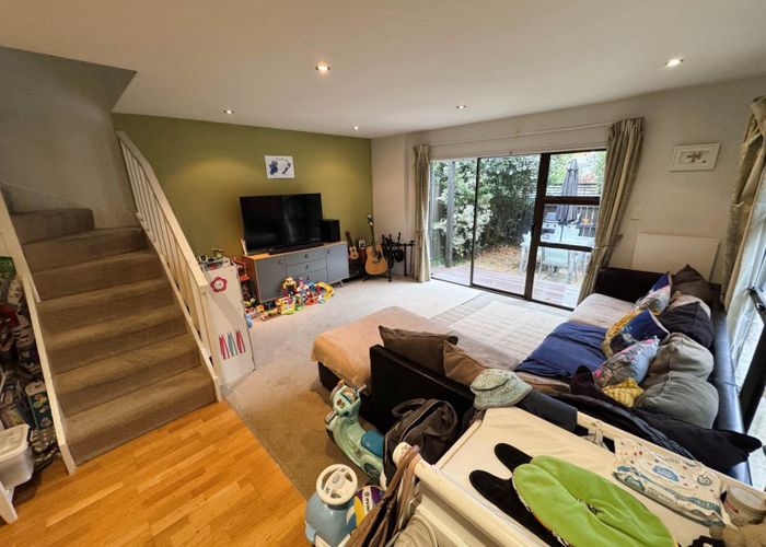  at 2/35 Wairakei Street, Greenlane, Auckland